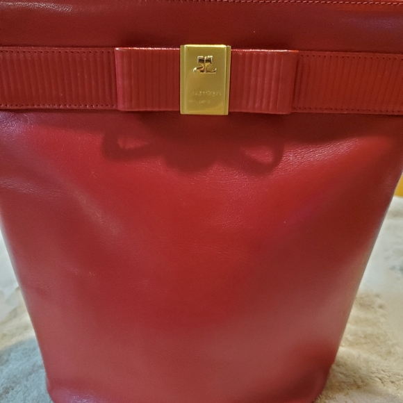 🌟FINAL🌟 1960s Courrages Red Leather Bucketbag. - Picture 1 of 9